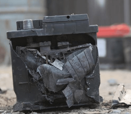 batería con caja dañada